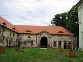 a zde nejméně tak ponurý klášter