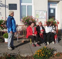 Na nádraží jsme se chvíli slunili,