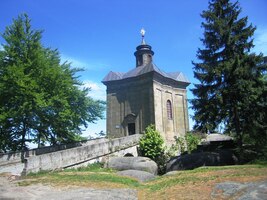 Na hřebeni nás vítá kaple