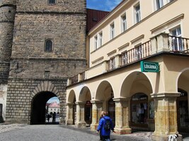 sem, do slunného Jičína