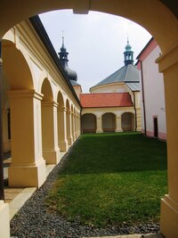 a ambity rajského dvora