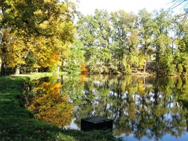 a pak kolem několika jezírek