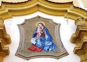 a reliéfy na církevních