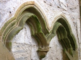 se zdobnými arkádami