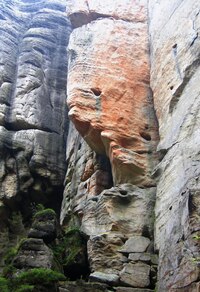 a místy i překvapivě barevné