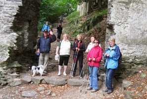 až před tuto hradní bránu