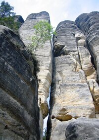 Skály byly vysoké, malebné