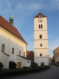 až k místnímu chrámu