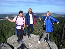 Tady jsou Dámy na krkolomné Pasecké skále