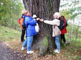 a stoupáme vysoko nad Kamýk