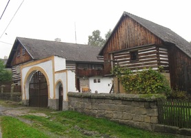 Toto jsou roubenky v Nosálově.