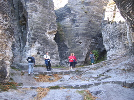 Nakonec jsme přišli na skalní nádvoří