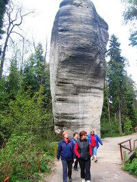 Pozor, viklan se zlověstně naklání!