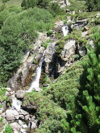 a peřeje vypadají skoro jako vodopády