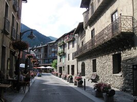 a rázovitými ulicemi a uličkami