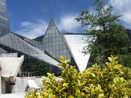 tedy z venkovních zahrad a bazénů