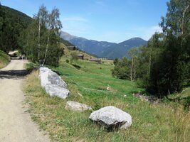 a pak se dolů horskou silnicí