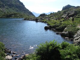 Jezera jsou tři a obcházejí se po okruhu Circ de Tristaine