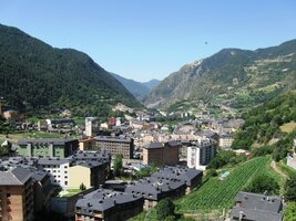 Jsou odtud krásné výhledy na město Encamp,