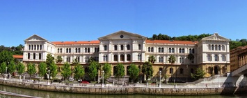 kde je řeka a palác Universidad de Deusto