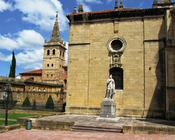 a velké množství kaplí