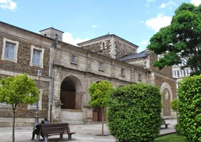 Kostel Iglesia de San Domingo je zepředu