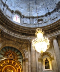 a jde si prohlédnout město