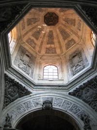 Klenba věže chrámu je vysoká