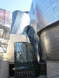 Vcházíme do Guggenheimova muzea,