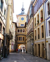 až k této věži a bráně