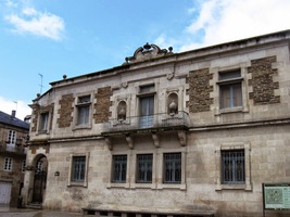 s budovou bývalého kláštera