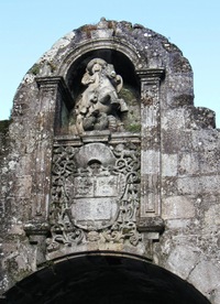 a ráno město opuštíme poutní branou Santiago