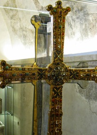 a jsou v ní i svaté relikvie