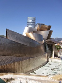 Tady přípomíná záoceánskou loď