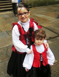 to jsou děvčátka v galicijském kroji