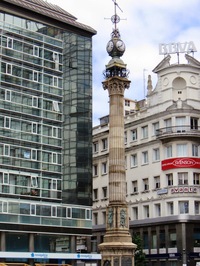 Obdivujeme místní obelisk,