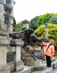 Eva už zase zlobí s velkým ptákem