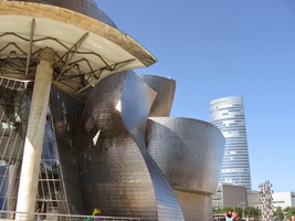 Tvary budovy se každým krokem mění