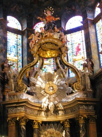 V přední části interiéru