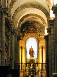 Přítomno je přes tisíc poutníků