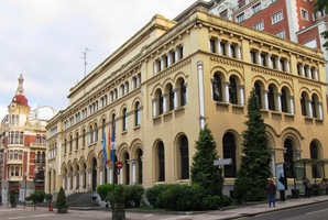 Na paláce u parku Campo de San Francisco