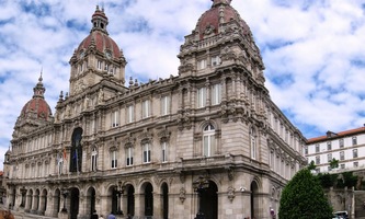 Je třívěžová a opravdu nádherná