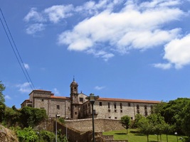 Stoupám na vrch s klášterem Belvis