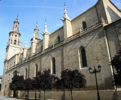 Santa Maria de la Redonda na náměstí Plaza del Mercado