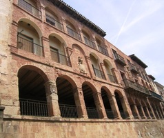 Dále při cestě je město Naverette