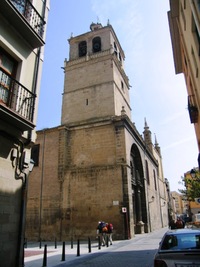 Chrám Santiago el Real na nádvoří Juego de la Oca