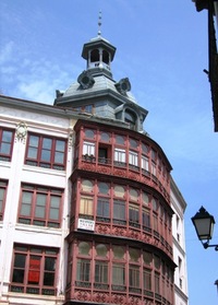 Zajímavé jsou i civilní paláce,