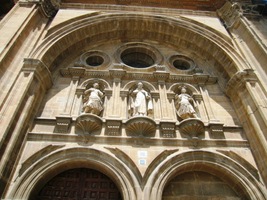 s nádherným interiérem a portálem