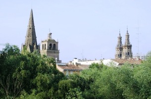 Nejdříve byly vidět věže chrámů