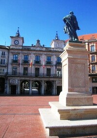 Radnice je ten palác v pozadí